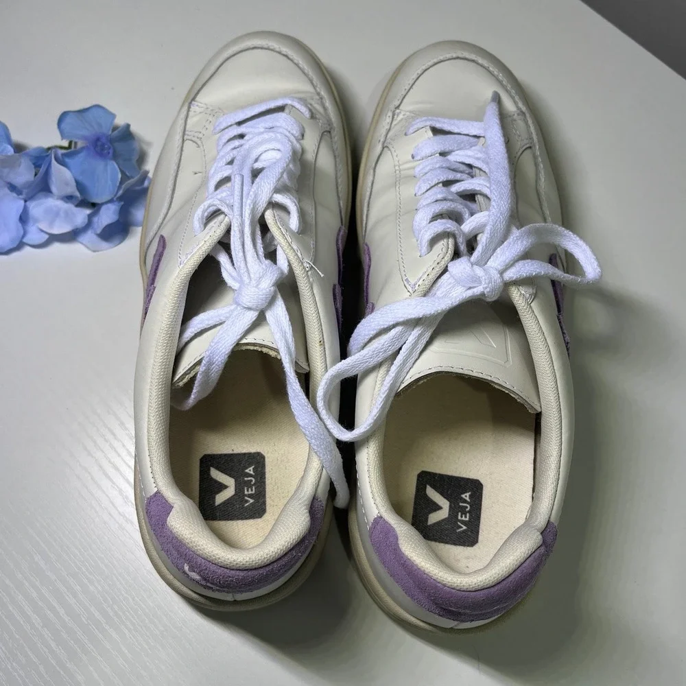 Veja V-12 Leather Sneakers White Lilac Purple Womens Size 9 EUR 40 Low Top Shoes